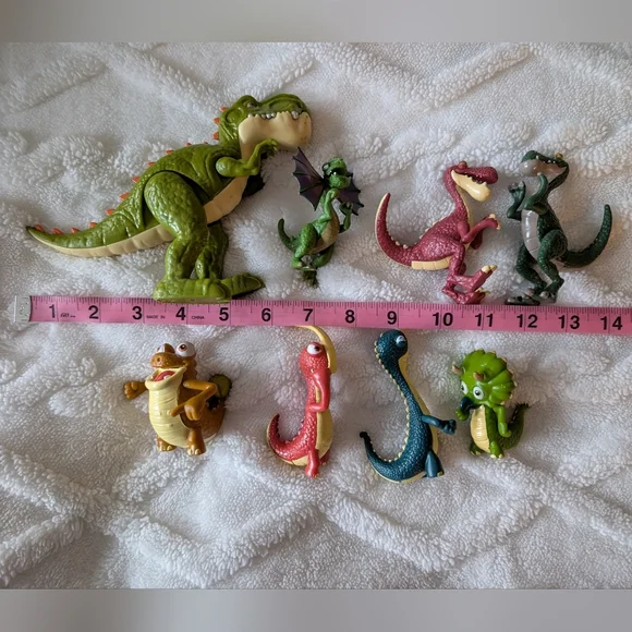 Gigantasourus Figure Toys. Kids Dinosaur Toys - Picture 2 of 8